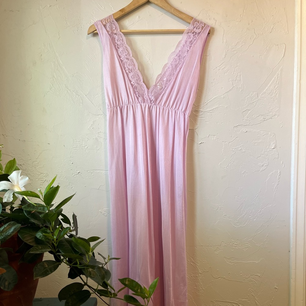 VINTAGE light purple nightgown